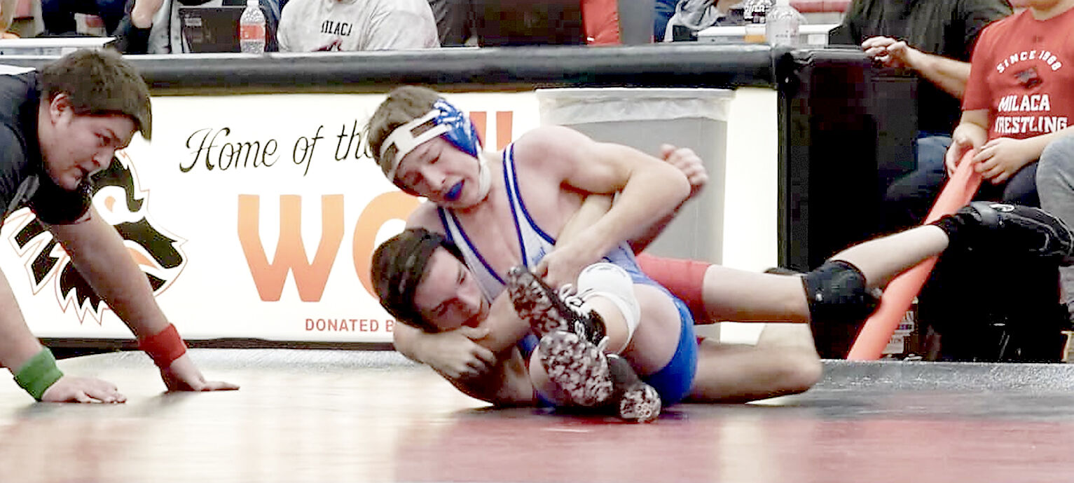 Mora wrestling